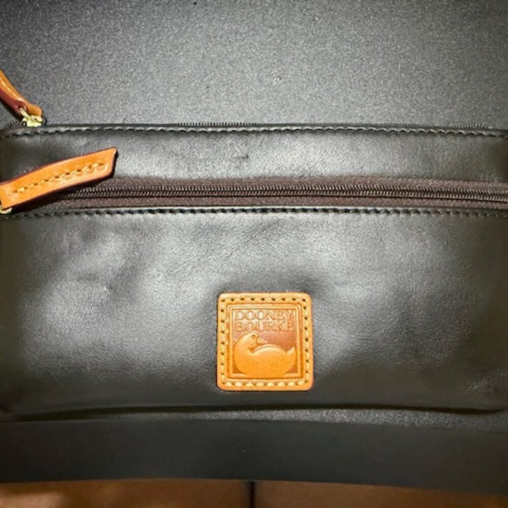 Dooney & Bourke NWOT Wexford Italian Wallet